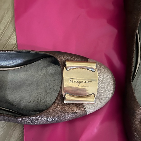 FERRAGOMO’S~BRASS~KID SKIN LEATHER FLATS~VINTAGE~SIZE 9.5 - Picture 3 of 12